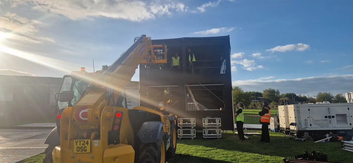 Layher projection tower being loaded
